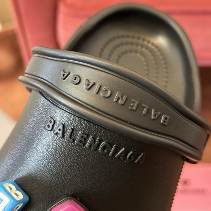 BLEN DESIGNER SLIPPERS