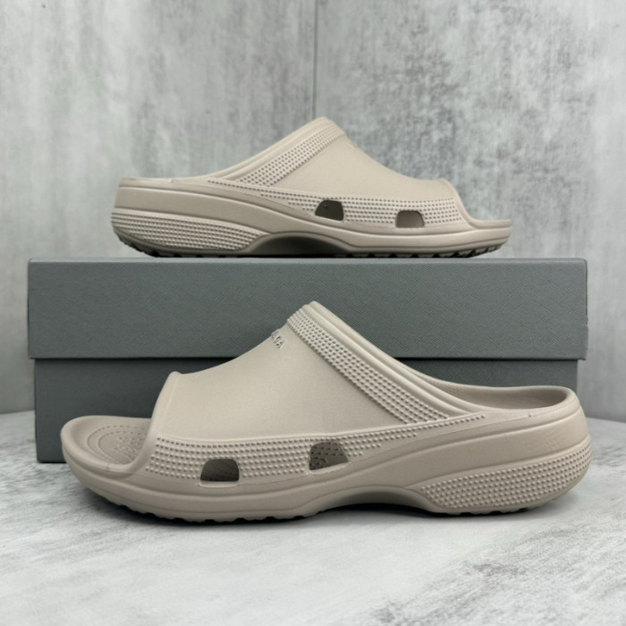 BLEN DESIGNER SLIPPERS