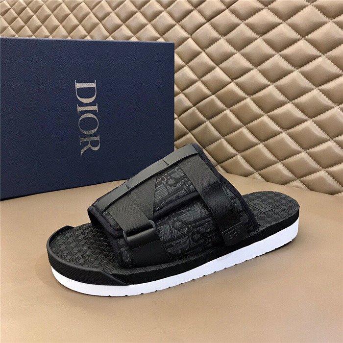 DO DESIGNER SLIPPERS