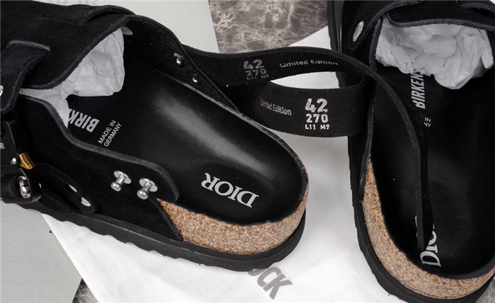 DO DESIGNER SLIPPERS