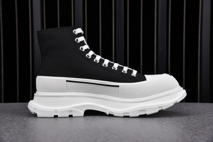 Alexander McQueen Boots black