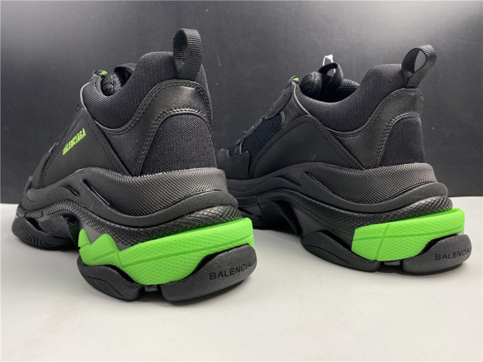 BLEN Triple S black and green balenciaga 541624 W09OL 399