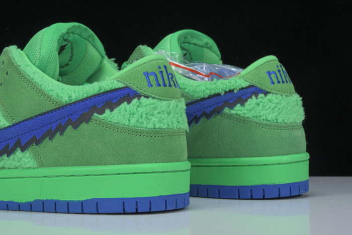 Grateful Dead x Nike SB Dunk Low “Green Bear” CJ5378-300