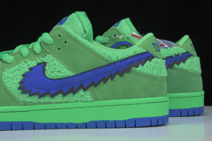 Grateful Dead x Nike SB Dunk Low “Green Bear” CJ5378-300