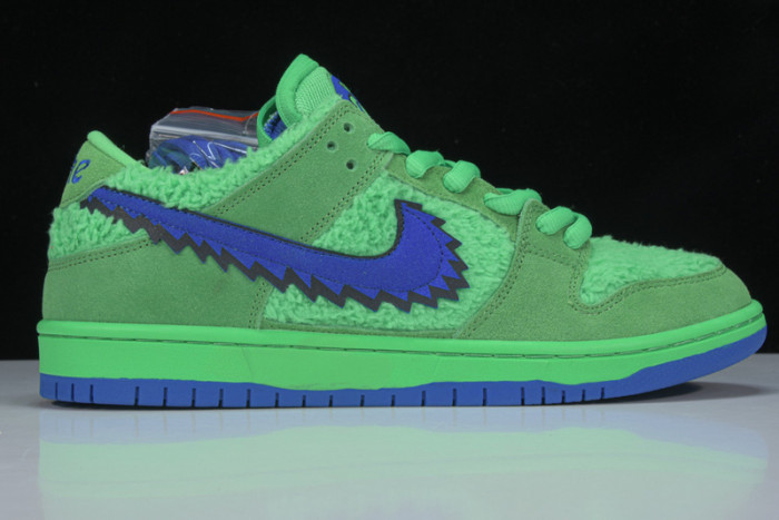 Grateful Dead x Nike SB Dunk Low “Green Bear” CJ5378-300