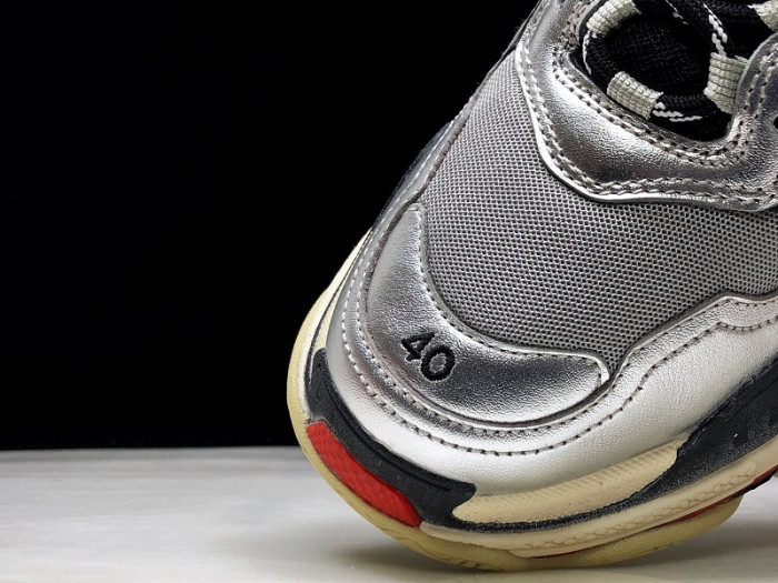 BLEN Triple S Silver Red (2018) 512175-W09O3-1081