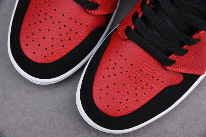 Jordan 1 Mid Reverse Bred 554724-054