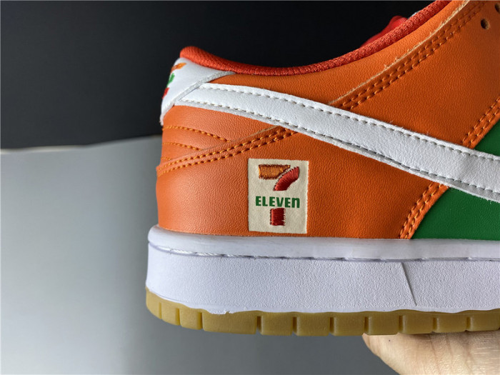 Nike SB Dunk Low 7 Eleven 7-11
