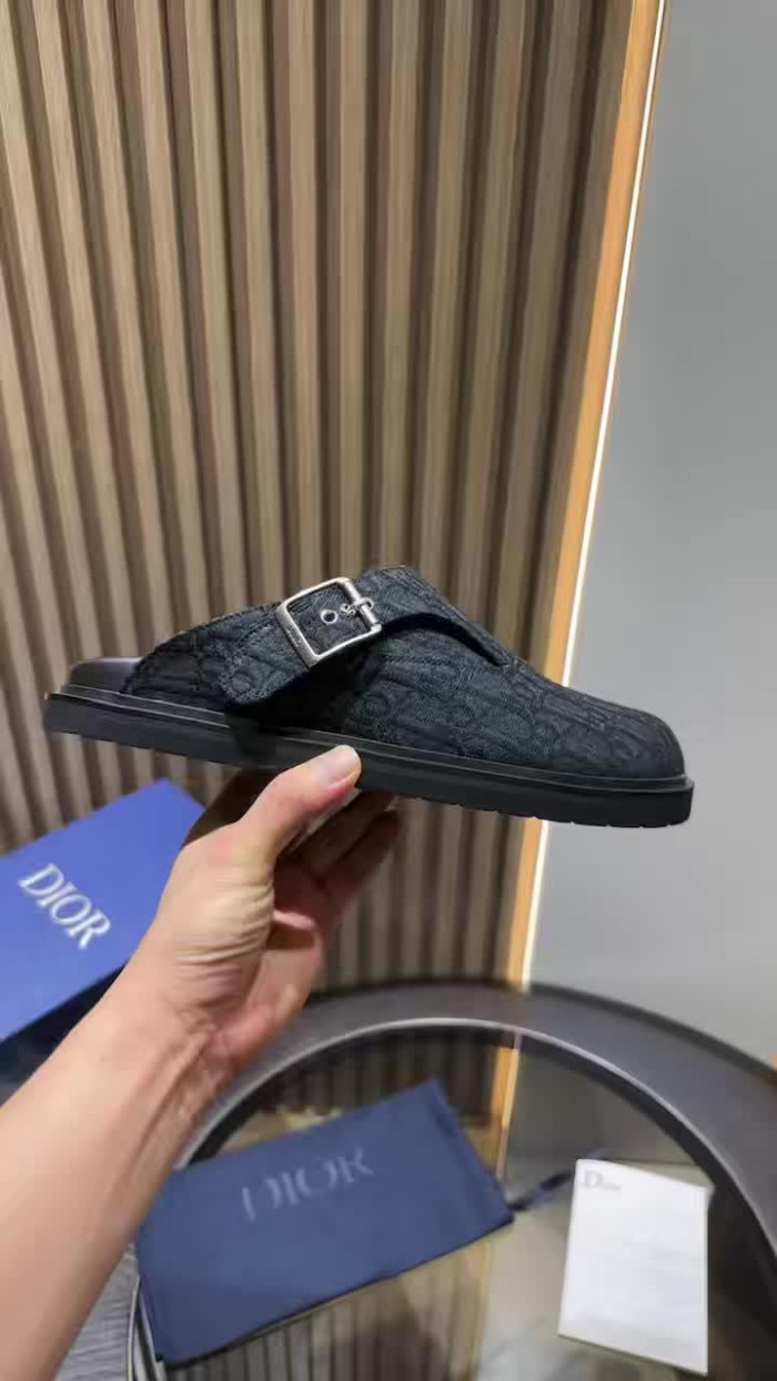 DO DESIGNER SLIPPERS