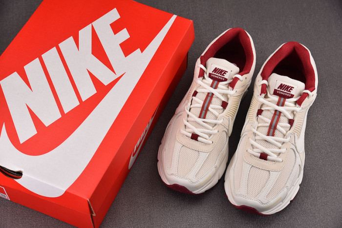 NK Zoom Vomero 5 Valentine