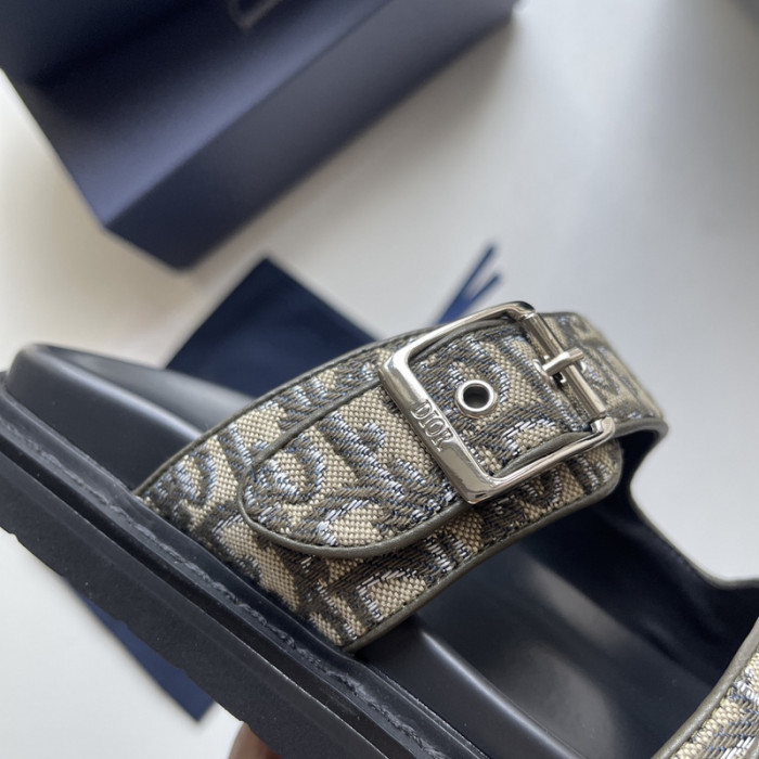 DO DESIGNER SLIPPERS