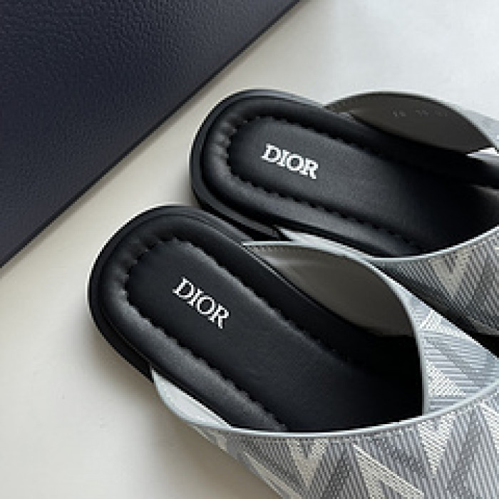 DO DESIGNER SLIPPERS