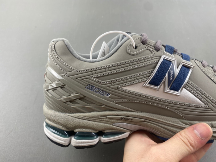 New Balance M1906RB