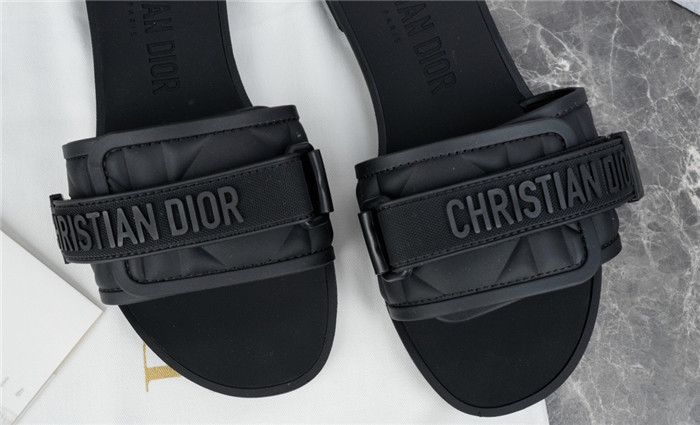 DO DESIGNER SLIPPERS