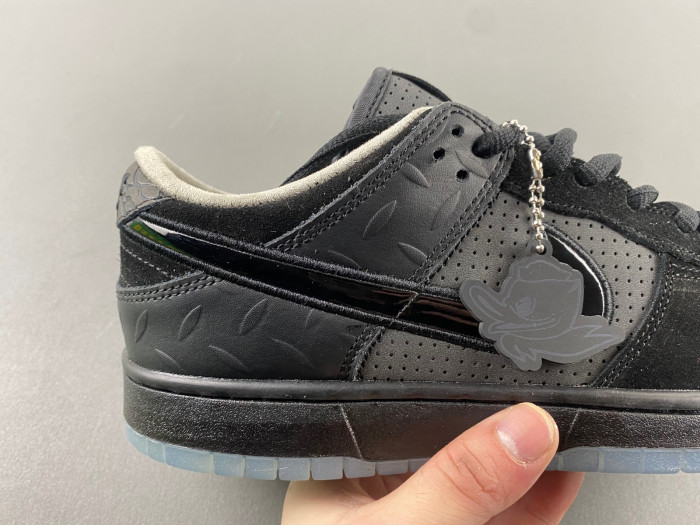 Division Street x Nike Dunk Low Lux “Oregon Black” HV1470-001