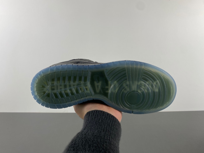 Division Street x Nike Dunk Low Lux “Oregon Black” HV1470-001