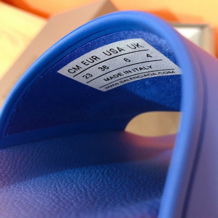 BLEN DESIGNER SLIPPERS