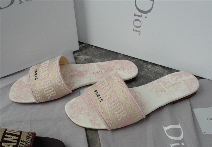 DO DESIGNER SLIPPERS