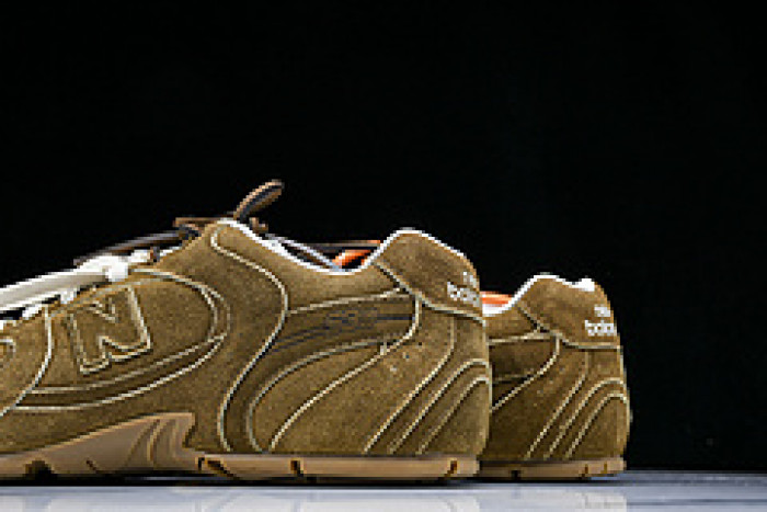 New Balance Mi­u