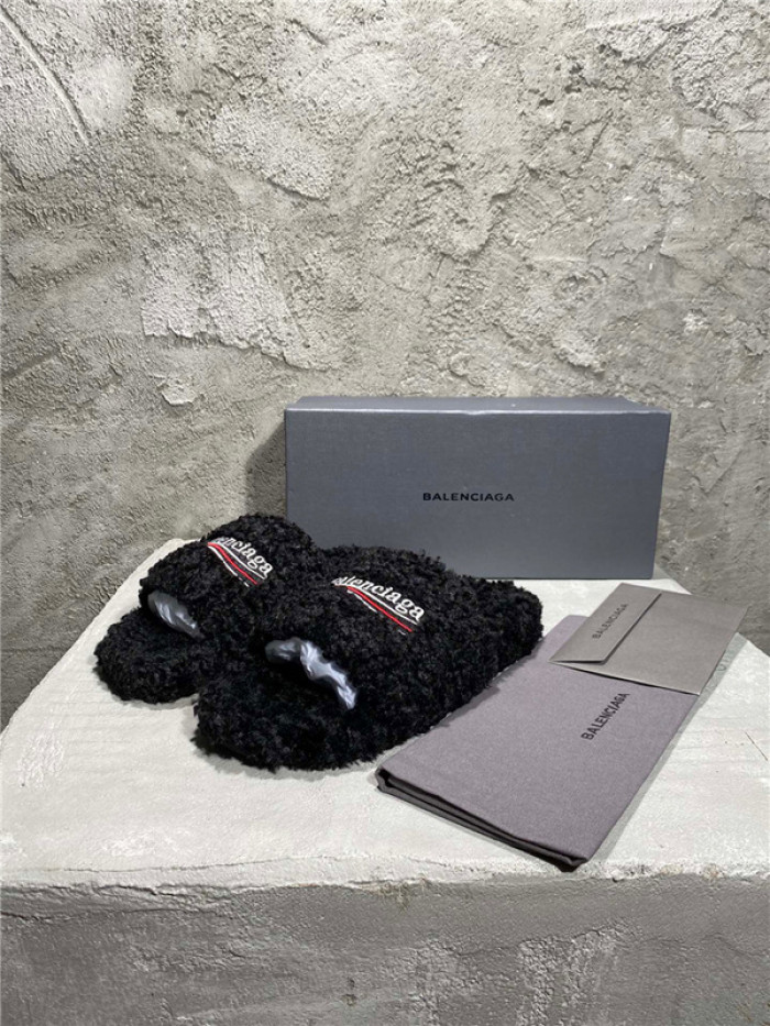 BLEN DESIGNER SLIPPERS