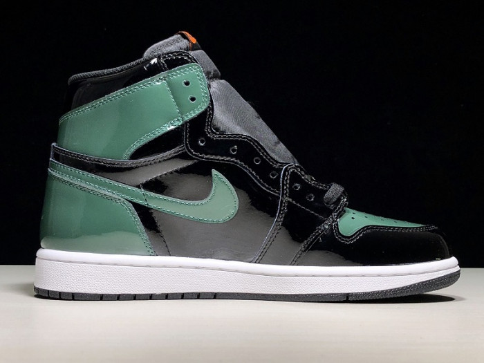 SOLEFLY X AIR JORDAN 1 HIGH “FRIENDS & FAMILY” AV3905-038