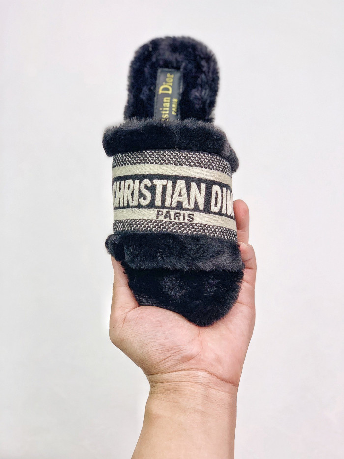 DO DESIGNER SLIPPERS