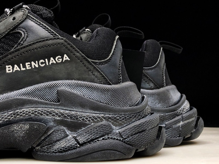 BLEN Triple S Triple Black (2018 Reissue) 51278 W0901 1000