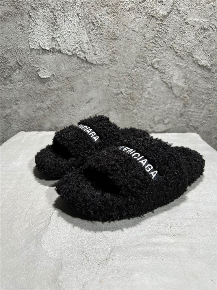 BLEN DESIGNER SLIPPERS