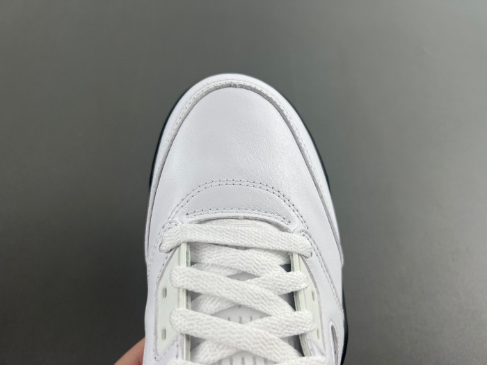 Air Jordan 5 Retro "White and Black" DD0587-110