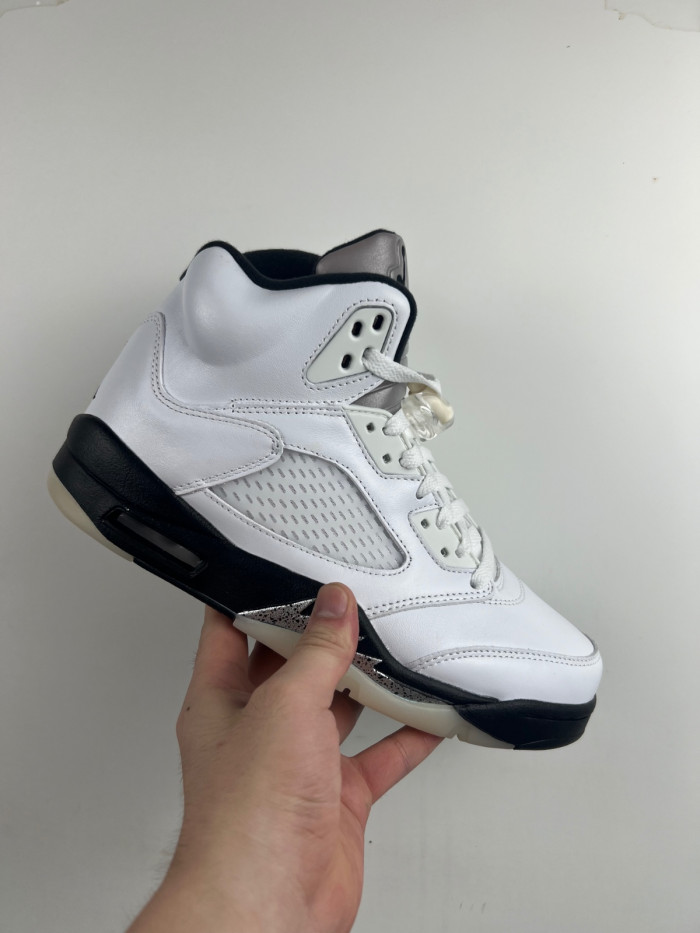 Air Jordan 5 Retro "White and Black" DD0587-110