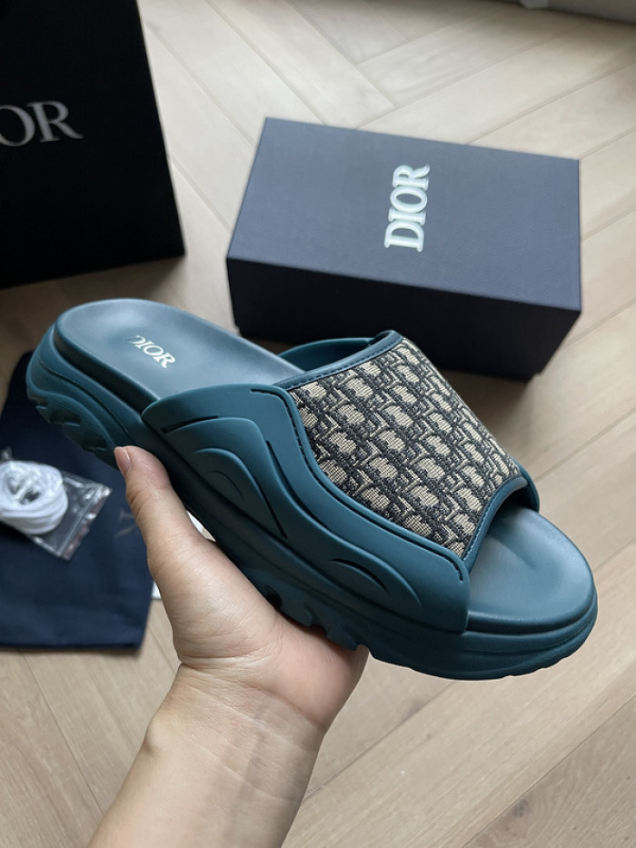 DO DESIGNER SLIPPERS