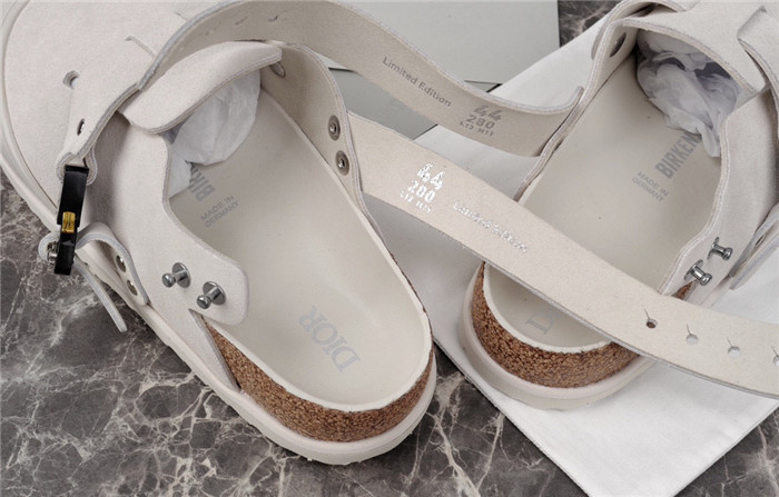 DO DESIGNER SLIPPERS