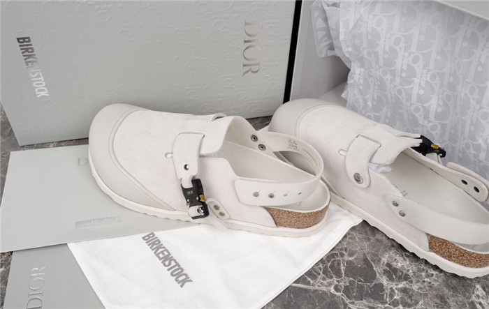 DO DESIGNER SLIPPERS