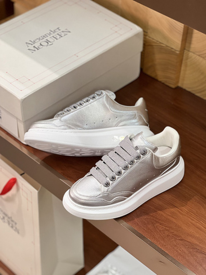 Alexander McQueen sneaker