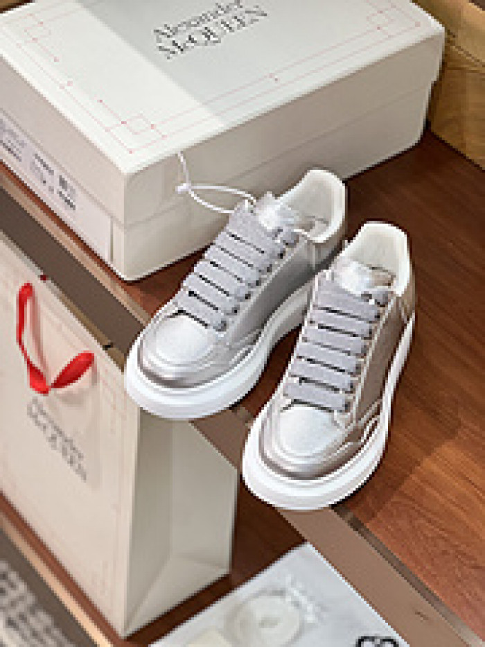 Alexander McQueen sneaker