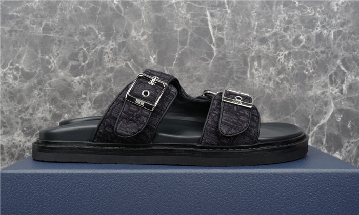 DO DESIGNER SLIPPERS