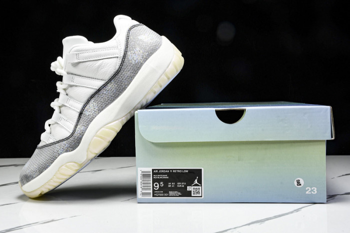 Air Jordan 11 Low HQ7000-001