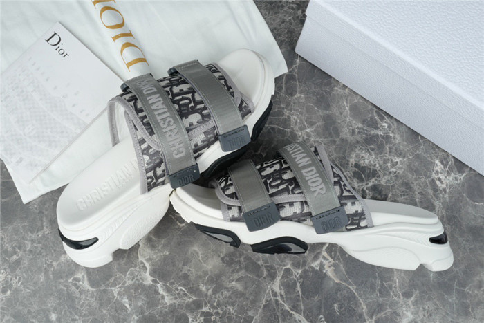 DO DESIGNER SLIPPERS