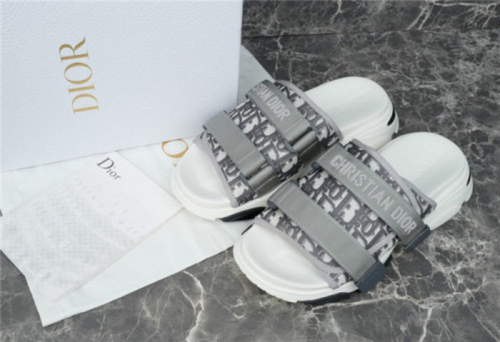 DO DESIGNER SLIPPERS