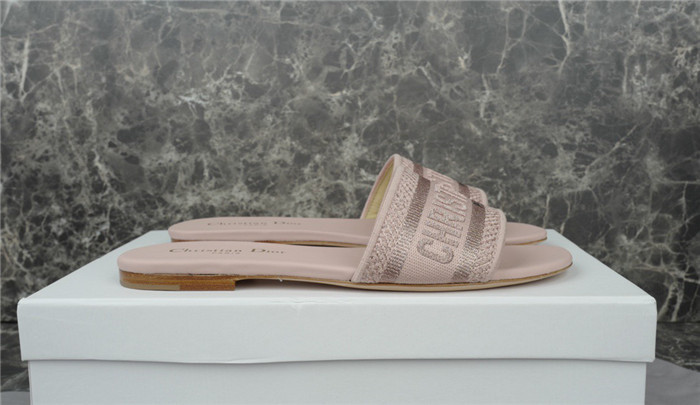 DO DESIGNER SLIPPERS