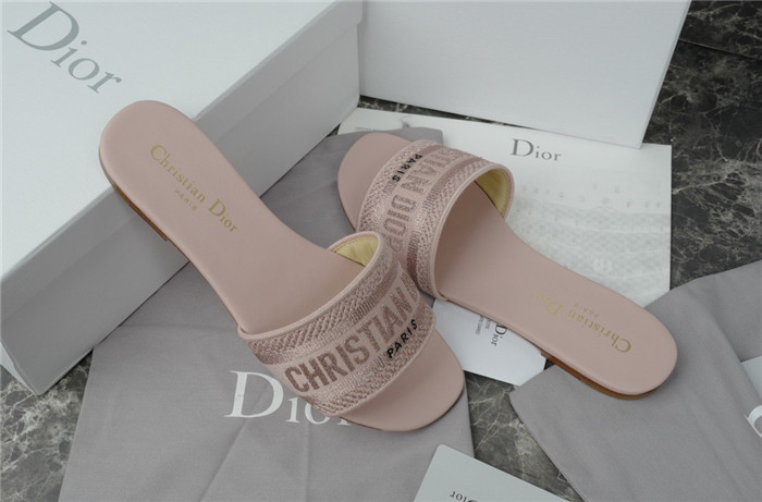 DO DESIGNER SLIPPERS