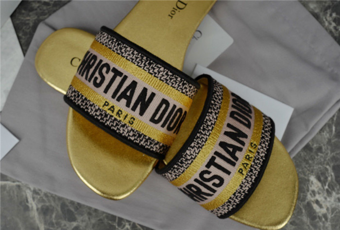 DO DESIGNER SLIPPERS