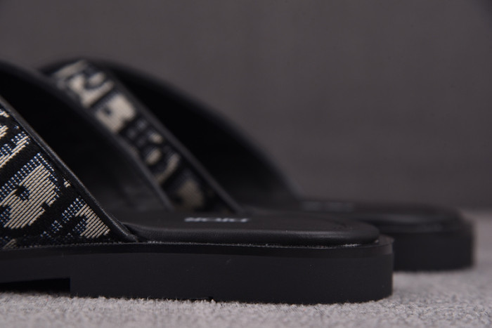 DO DESIGNER SLIPPERS