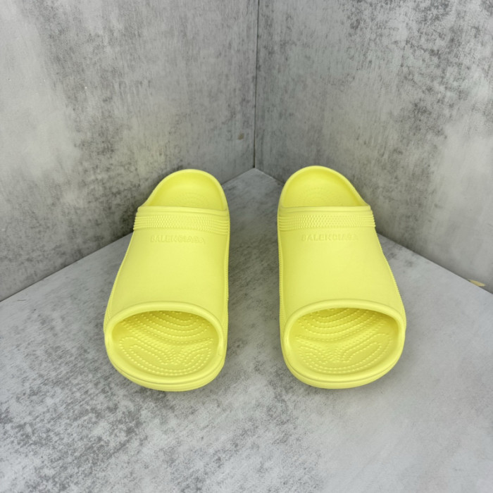 BLEN DESIGNER SLIPPERS