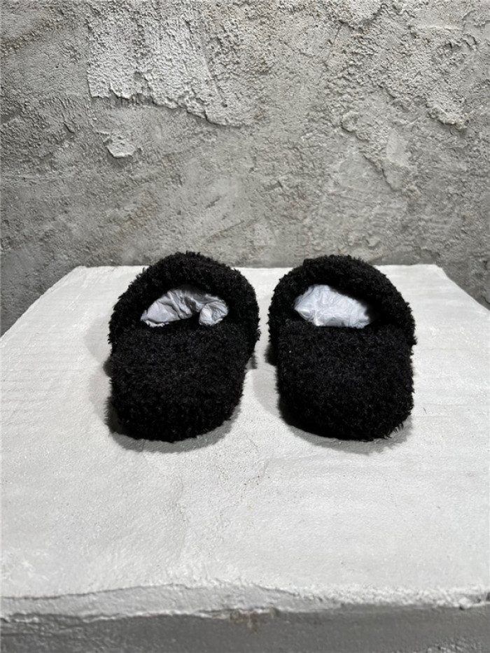 BLEN DESIGNER SLIPPERS