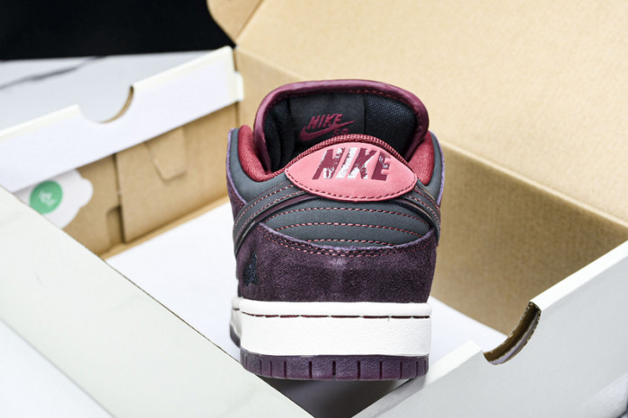 Riot Skateshop x Nike SB Dunk Low 2025 FZ1289-200