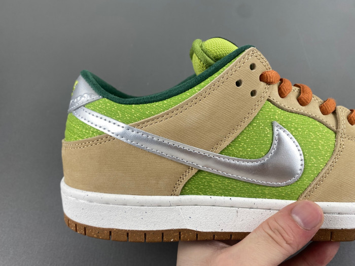 Nike SB Dunk Low “Escargot” FQ7585-200