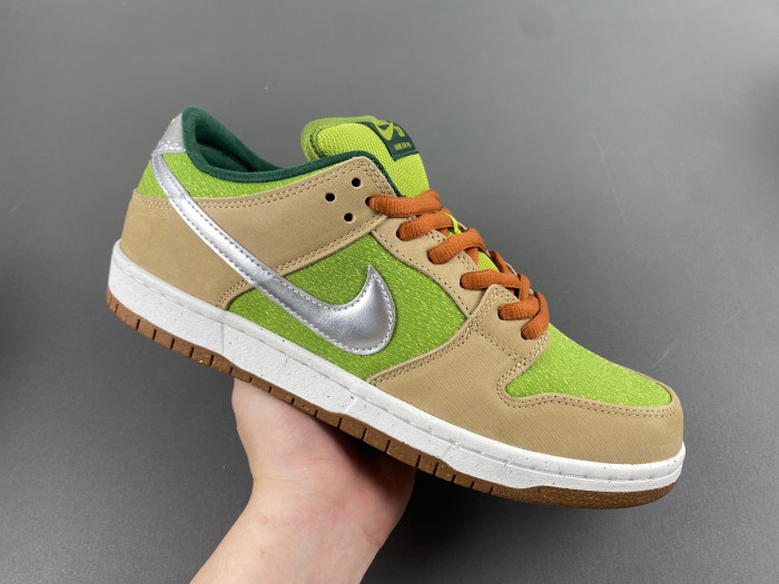 Nike SB Dunk Low “Escargot” FQ7585-200