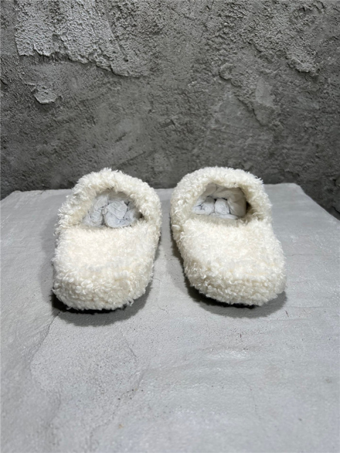BLEN DESIGNER SLIPPERS