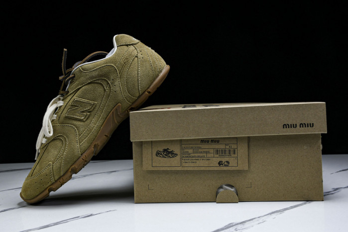 New Balance Miu